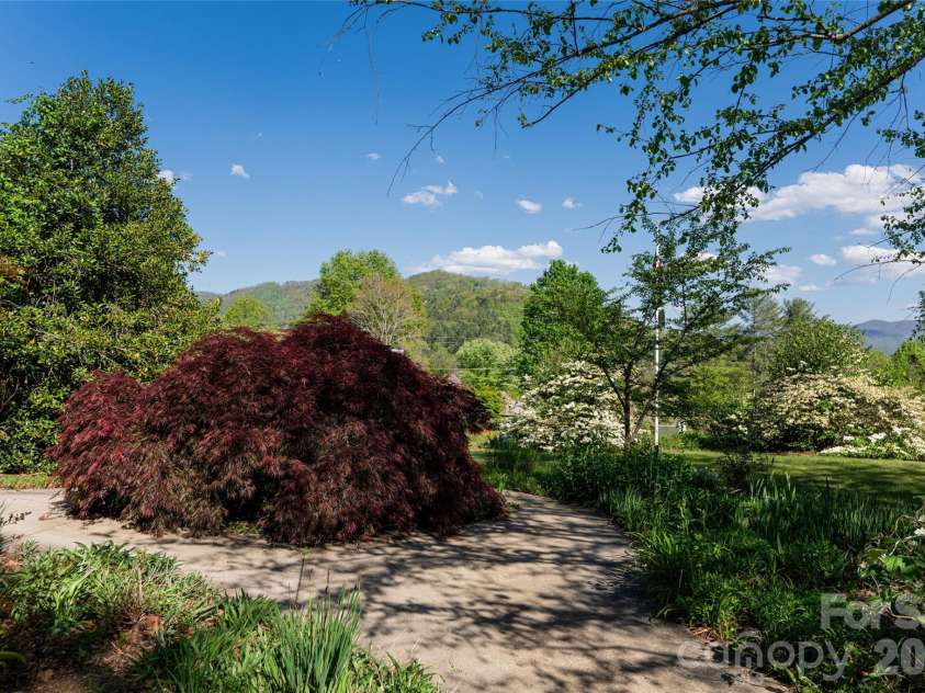 7 Ashley Road, Asheville, NC 28805.  MLS# CAR4370174, YatesRealty ID 17250. Welcome Home