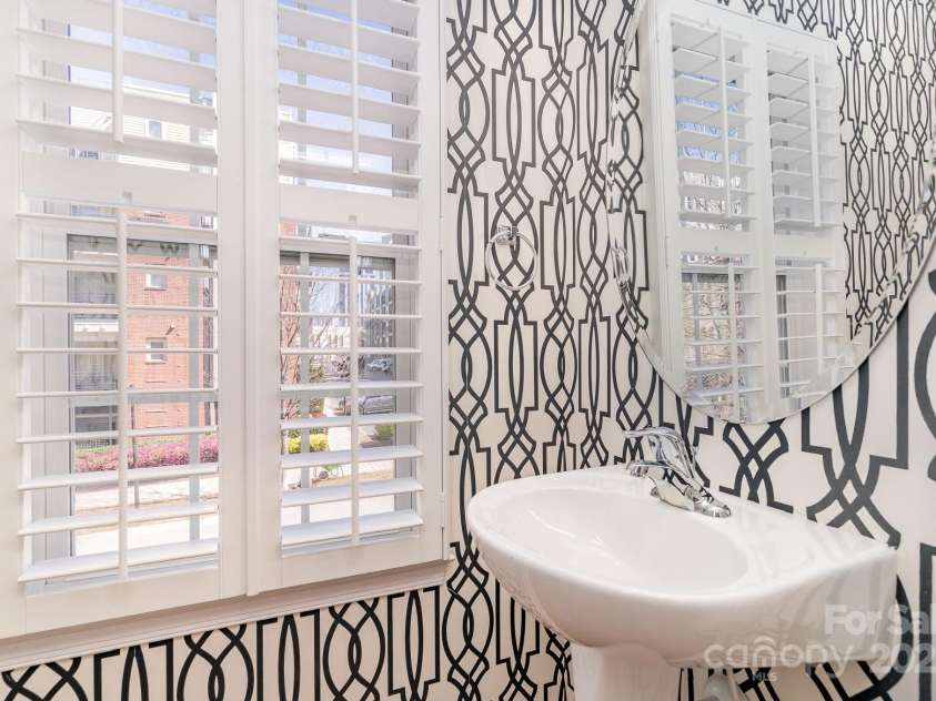 243 Lincoln Street, Charlotte, NC 28203.  MLS# CAR4259345, YatesRealty ID 17251. 2nd Floor Half Bath - Pedestal Sink