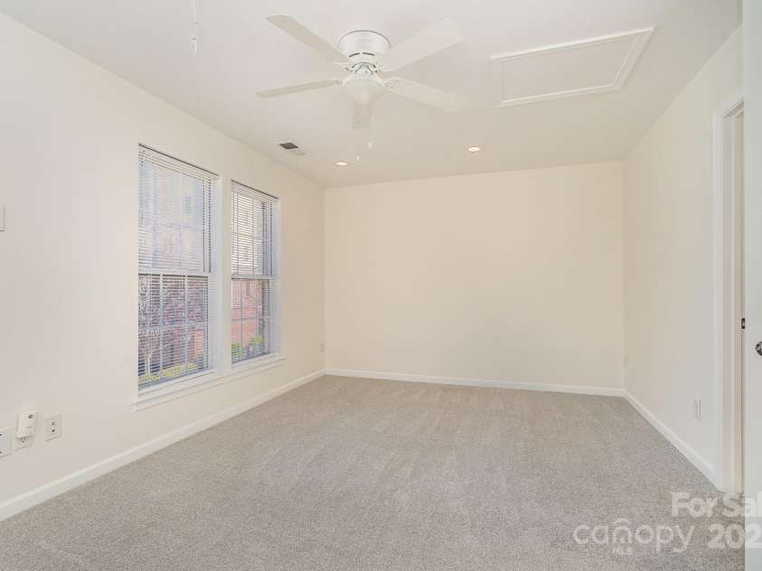 243 Lincoln Street, Charlotte, NC 28203.  MLS# CAR4259345, YatesRealty ID 17251. 3rd Floor Bedroom - (16'7
