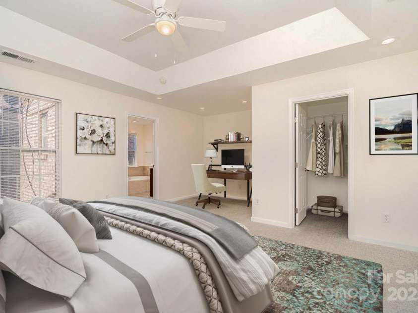 243 Lincoln Street, Charlotte, NC 28203.  MLS# CAR4259345, YatesRealty ID 17251. 3rd Floor Primary Bedroom (19'x15'5