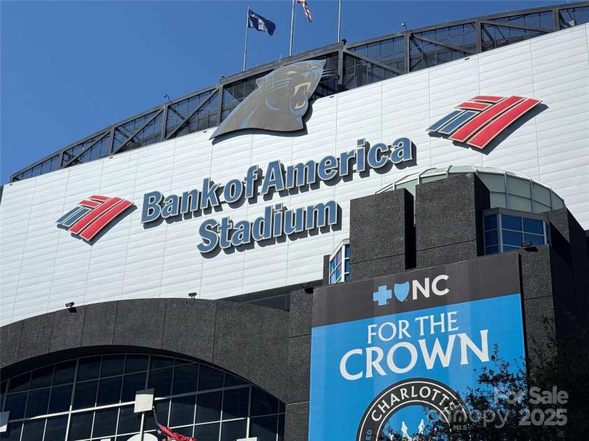 243 Lincoln Street, Charlotte, NC 28203.  MLS# CAR4259345, YatesRealty ID 17251. Bank of America Stadium nearby
