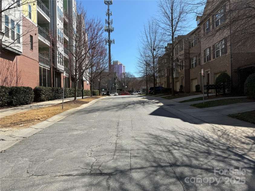 243 Lincoln Street, Charlotte, NC 28203.  MLS# CAR4259345, YatesRealty ID 17251. Street View