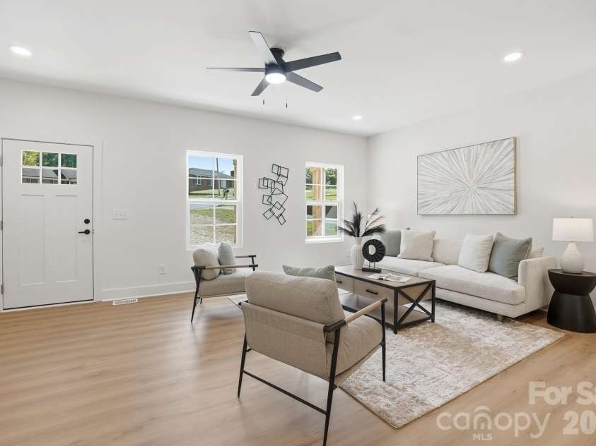 1741 Moss Court, Gastonia, NC 28054.  MLS# CAR4368108, YatesRealty ID 17252. Entry