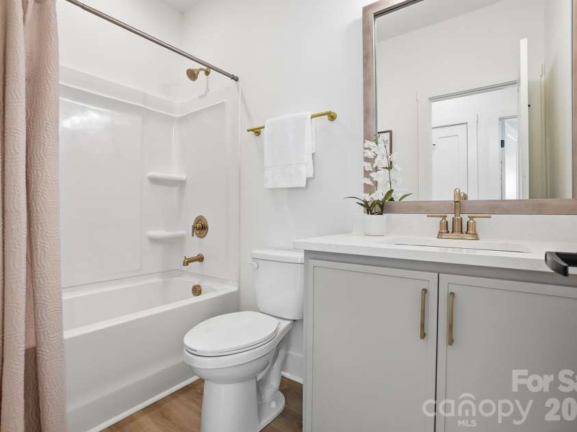 1741 Moss Court, Gastonia, NC 28054.  MLS# CAR4368108, YatesRealty ID 17252. Full Bathroom - Hall