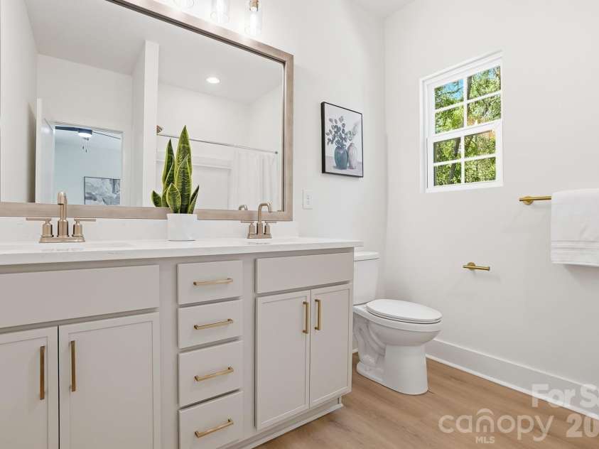 1741 Moss Court, Gastonia, NC 28054.  MLS# CAR4368108, YatesRealty ID 17252. Primary Suite - Bathroom