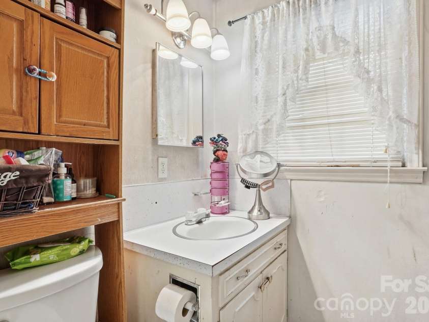 488 Miners Road, Lincolnton, NC 28092.  MLS# CAR4340518, YatesRealty ID 17253. 