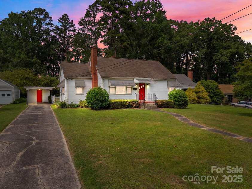 216 Hillcrest Place, Salisbury, NC 28144.  MLS# CAR4266277, YatesRealty ID 17254. 