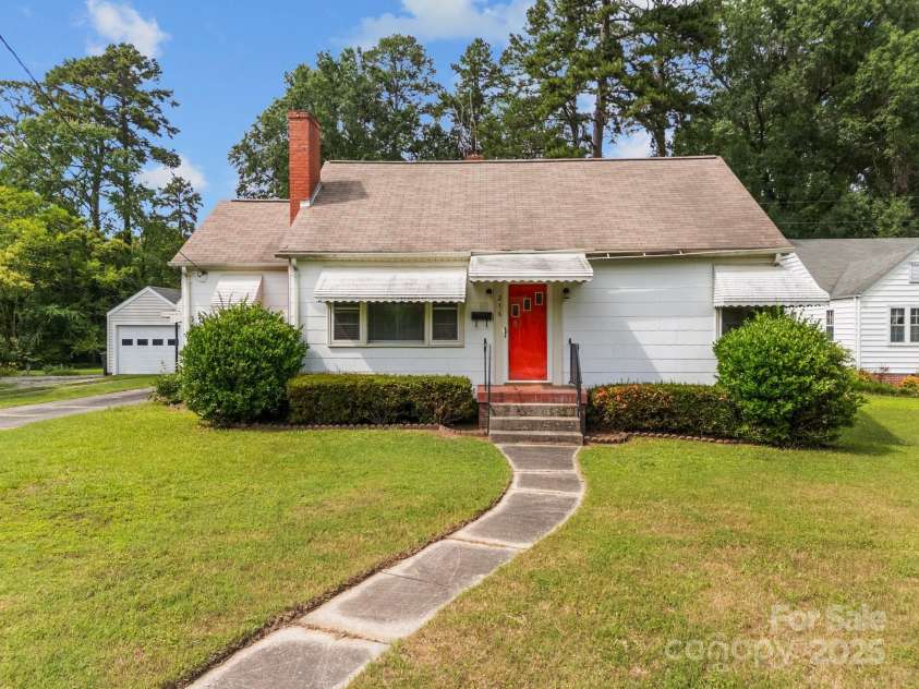 216 Hillcrest Place, Salisbury, NC 28144.  MLS# CAR4266277, YatesRealty ID 17254. 