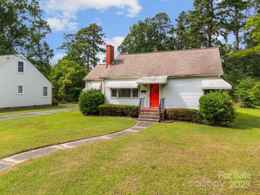 216 Hillcrest Place, Salisbury, NC 28144.  MLS# CAR4266277, YatesRealty ID 17254. 