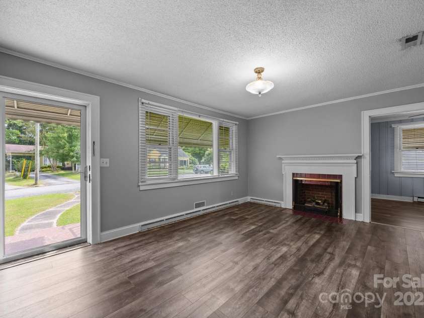 216 Hillcrest Place, Salisbury, NC 28144.  MLS# CAR4266277, YatesRealty ID 17254. 