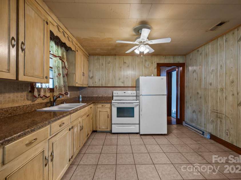 216 Hillcrest Place, Salisbury, NC 28144.  MLS# CAR4266277, YatesRealty ID 17254. 