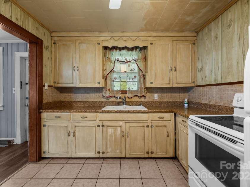 216 Hillcrest Place, Salisbury, NC 28144.  MLS# CAR4266277, YatesRealty ID 17254. 