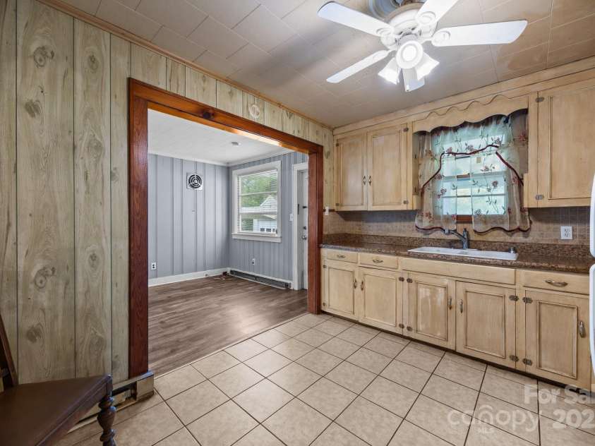 216 Hillcrest Place, Salisbury, NC 28144.  MLS# CAR4266277, YatesRealty ID 17254. 