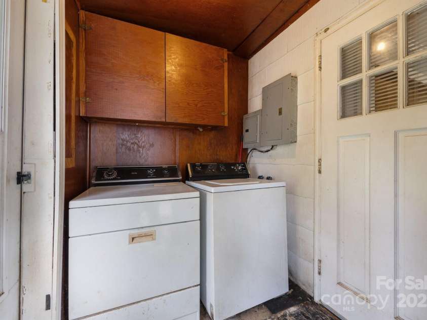 216 Hillcrest Place, Salisbury, NC 28144.  MLS# CAR4266277, YatesRealty ID 17254. 