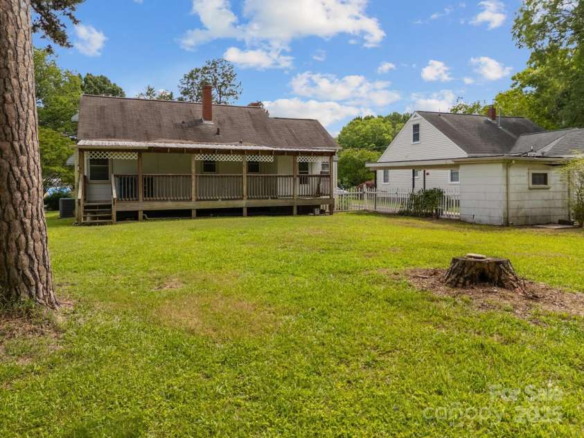 216 Hillcrest Place, Salisbury, NC 28144.  MLS# CAR4266277, YatesRealty ID 17254. 