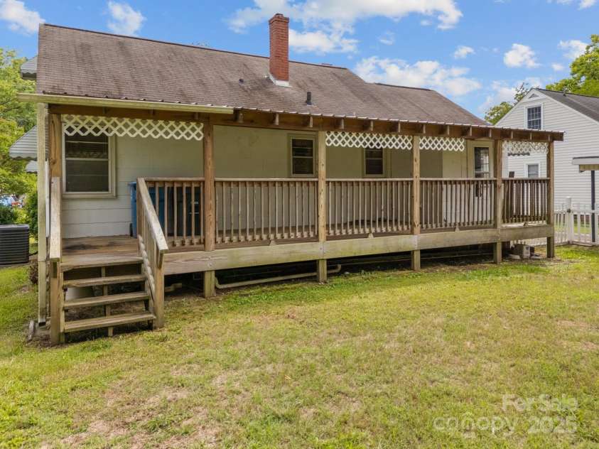 216 Hillcrest Place, Salisbury, NC 28144.  MLS# CAR4266277, YatesRealty ID 17254. 