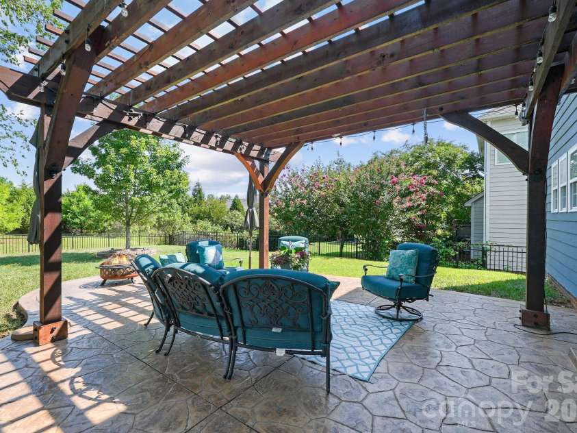 17319 Silas Place Drive, Davidson, NC 28036.  MLS# CAR4400138, YatesRealty ID 17255. 