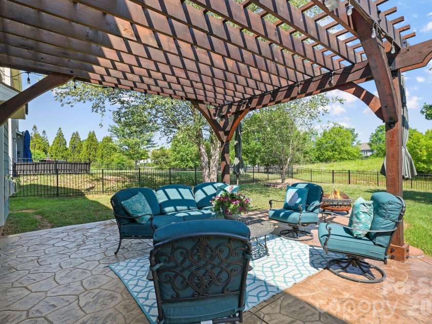 17319 Silas Place Drive, Davidson, NC 28036.  MLS# CAR4400138, YatesRealty ID 17255. 