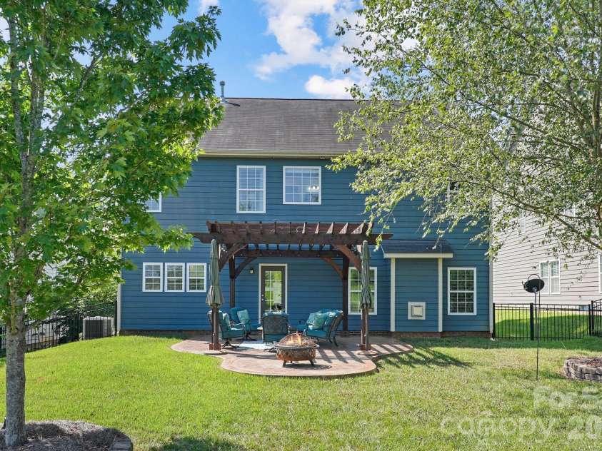 17319 Silas Place Drive, Davidson, NC 28036.  MLS# CAR4400138, YatesRealty ID 17255. 