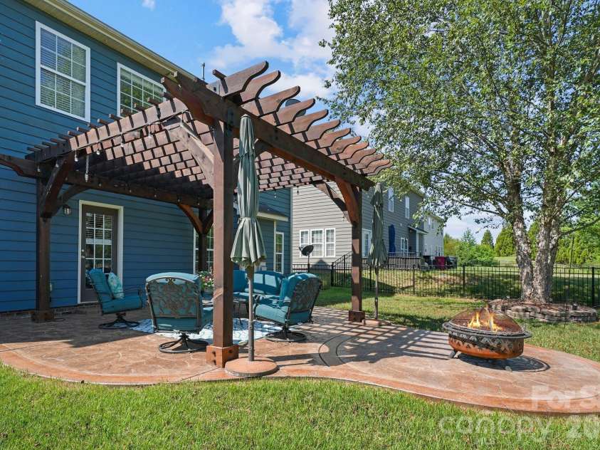 17319 Silas Place Drive, Davidson, NC 28036.  MLS# CAR4400138, YatesRealty ID 17255. 