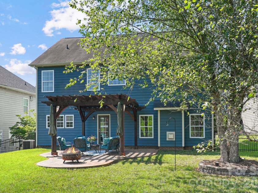 17319 Silas Place Drive, Davidson, NC 28036.  MLS# CAR4400138, YatesRealty ID 17255. 