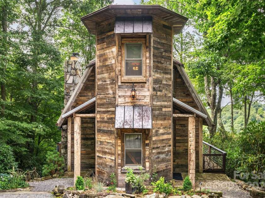 96 Evergreen Galax Lane, Maggie Valley, NC 28751.  MLS# CAR4252459, YatesRealty ID 17255. 