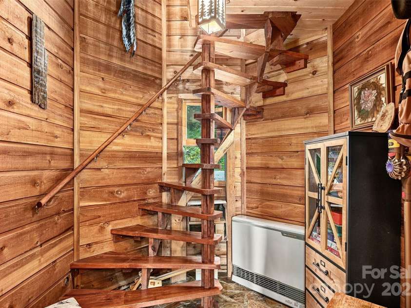 96 Evergreen Galax Lane, Maggie Valley, NC 28751.  MLS# CAR4252459, YatesRealty ID 17255. 