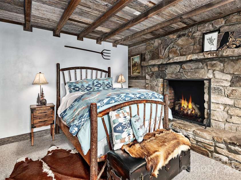 96 Evergreen Galax Lane, Maggie Valley, NC 28751.  MLS# CAR4252459, YatesRealty ID 17255. 