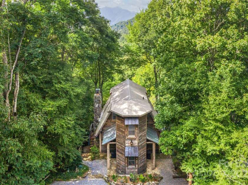 96 Evergreen Galax Lane, Maggie Valley, NC 28751.  MLS# CAR4252459, YatesRealty ID 17255. 