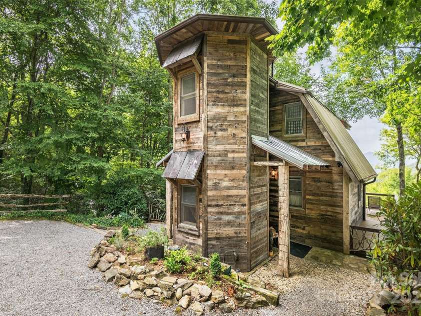 96 Evergreen Galax Lane, Maggie Valley, NC 28751.  MLS# CAR4252459, YatesRealty ID 17255. 