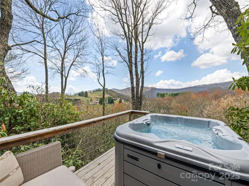 96 Evergreen Galax Lane, Maggie Valley, NC 28751.  MLS# CAR4252459, YatesRealty ID 17255. 
