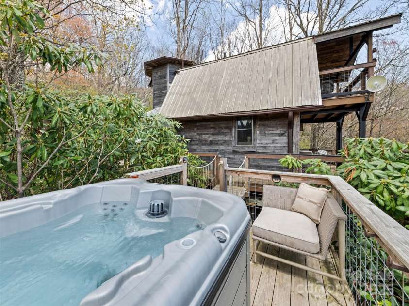 96 Evergreen Galax Lane, Maggie Valley, NC 28751.  MLS# CAR4252459, YatesRealty ID 17255. 