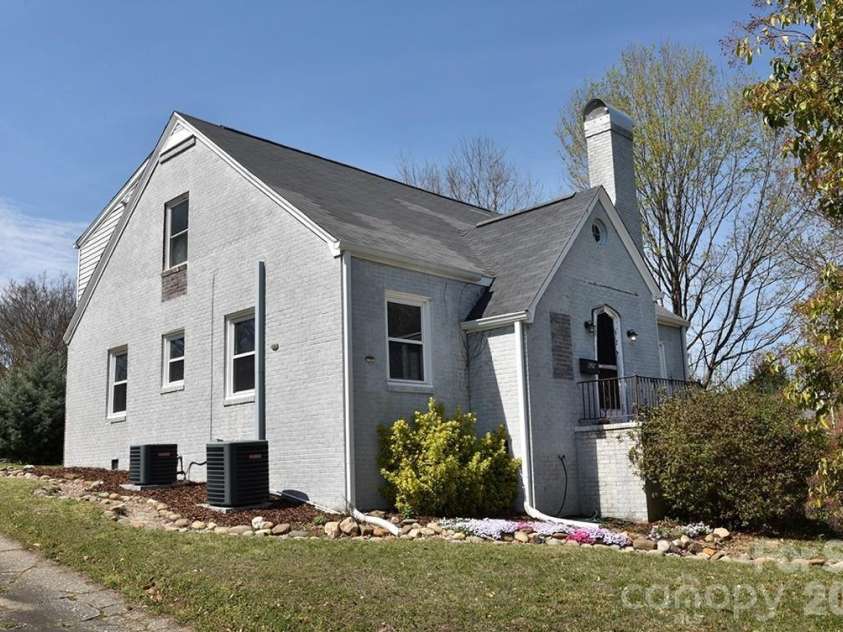 629 Council Street, Salisbury, NC 28144.  MLS# CAR4359470, YatesRealty ID 17256. 