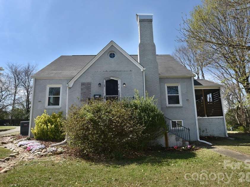 629 Council Street, Salisbury, NC 28144.  MLS# CAR4359470, YatesRealty ID 17256. 