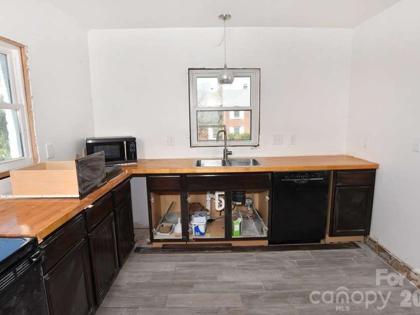 629 Council Street, Salisbury, NC 28144.  MLS# CAR4359470, YatesRealty ID 17256. 