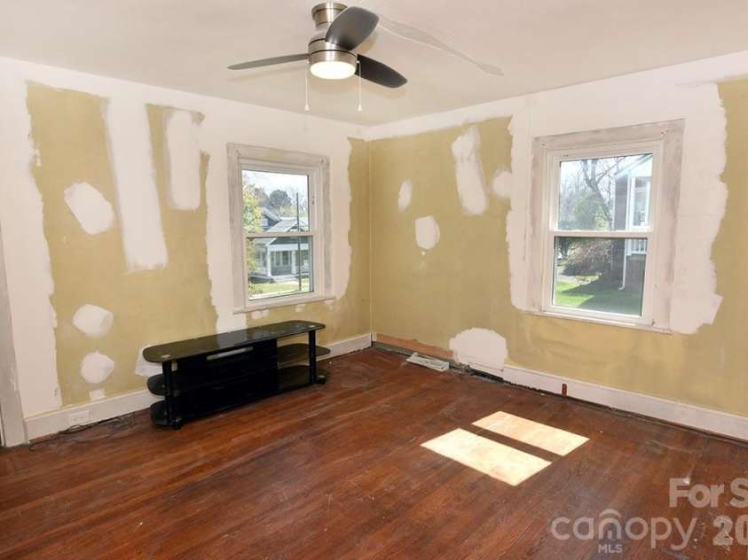 629 Council Street, Salisbury, NC 28144.  MLS# CAR4359470, YatesRealty ID 17256. 