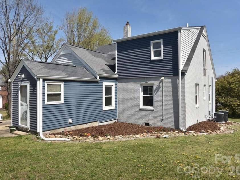 629 Council Street, Salisbury, NC 28144.  MLS# CAR4359470, YatesRealty ID 17256. 