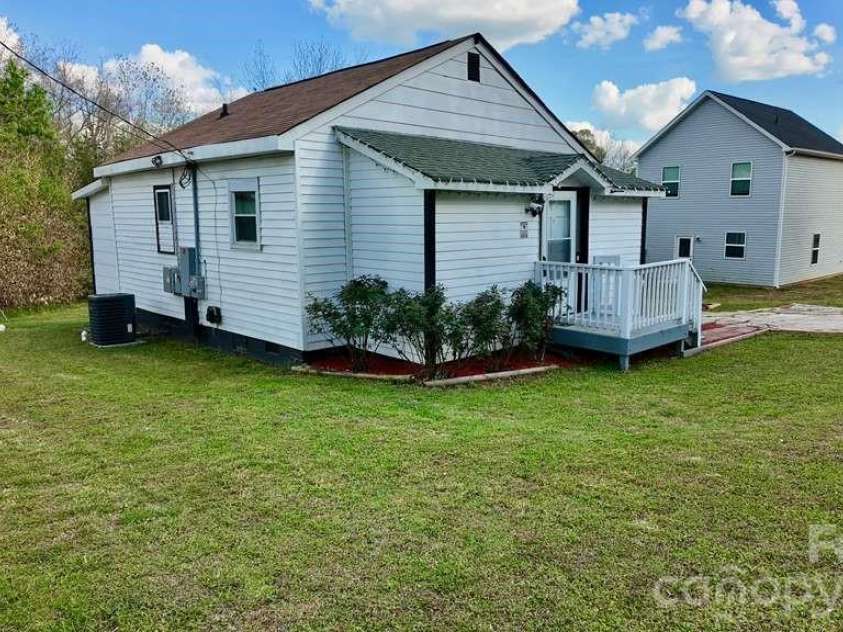 405 12th Street, Bessemer City, NC 28016.  MLS# CAR4365968, YatesRealty ID 17257. 