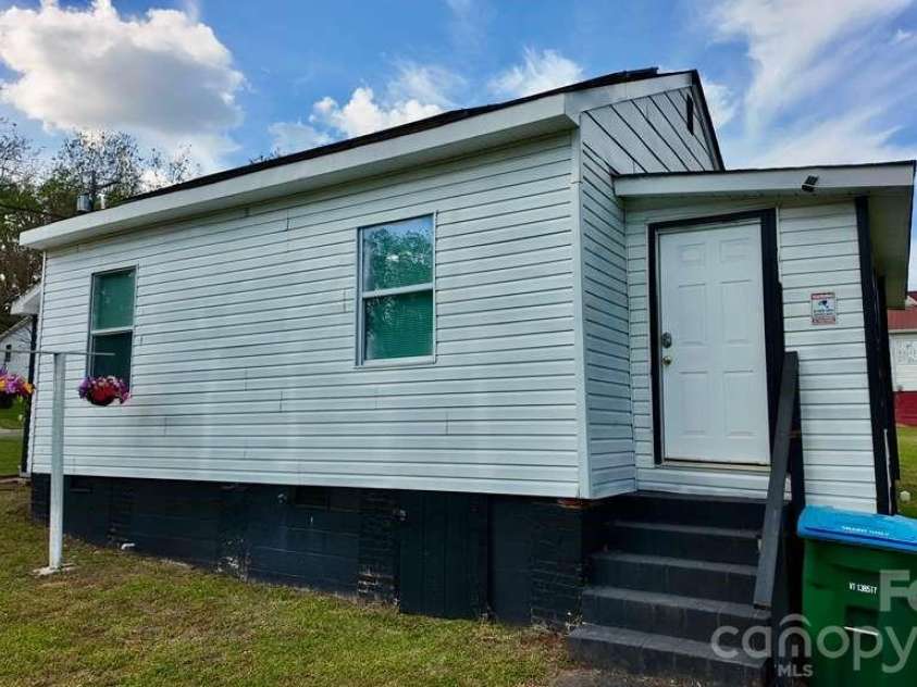 405 12th Street, Bessemer City, NC 28016.  MLS# CAR4365968, YatesRealty ID 17257. 