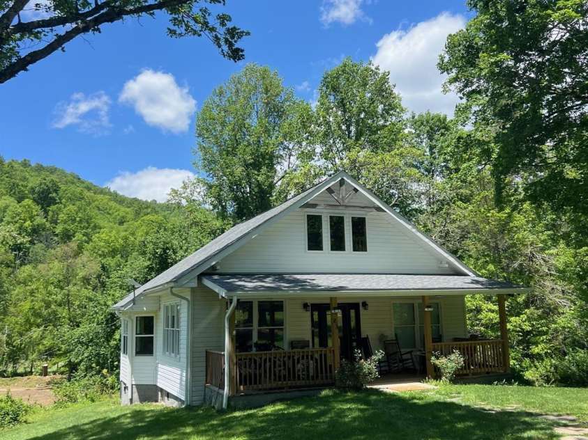 83 Kimberly Lane, Newland, NC 28657.  MLS# CAR4263748, YatesRealty ID 17257. Front View of home.