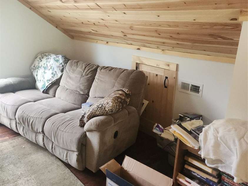 83 Kimberly Lane, Newland, NC 28657.  MLS# CAR4263748, YatesRealty ID 17257. Loft area.