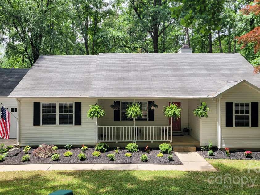 109 Pepper Circle, Mooresville, NC 28117.  MLS# CAR4263825, YatesRealty ID 17258. 