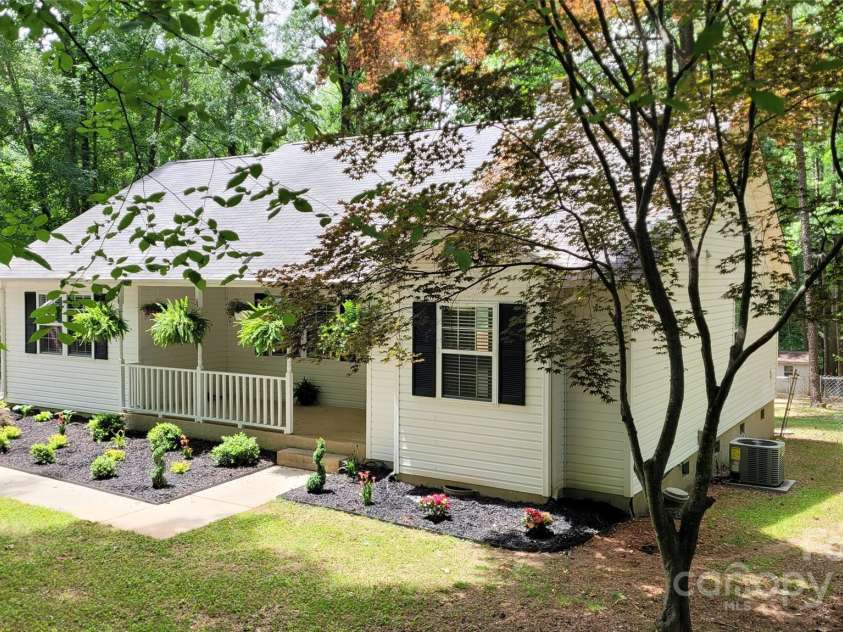 109 Pepper Circle, Mooresville, NC 28117.  MLS# CAR4263825, YatesRealty ID 17258. 