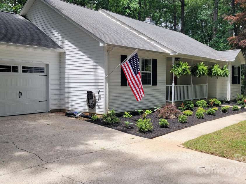 109 Pepper Circle, Mooresville, NC 28117.  MLS# CAR4263825, YatesRealty ID 17258. 