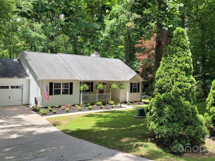 109 Pepper Circle, Mooresville, NC 28117.  MLS# CAR4263825, YatesRealty ID 17258. 