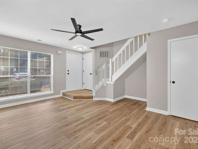 6407 Windsor Gate Lane, Charlotte, NC 28215.  MLS# CAR4322060, YatesRealty ID 1726. 