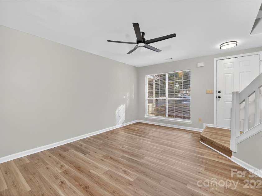 6407 Windsor Gate Lane, Charlotte, NC 28215.  MLS# CAR4322060, YatesRealty ID 1726. 