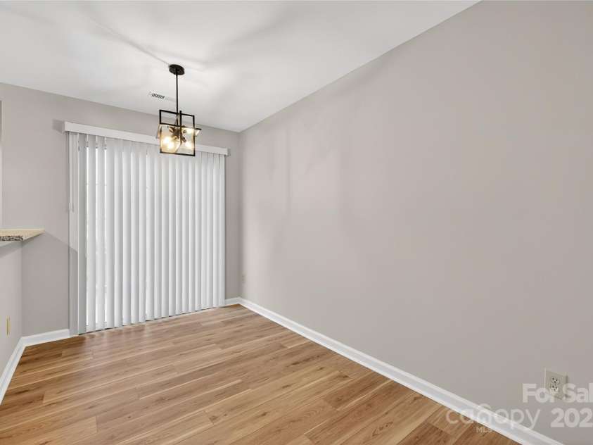 6407 Windsor Gate Lane, Charlotte, NC 28215.  MLS# CAR4322060, YatesRealty ID 1726. 