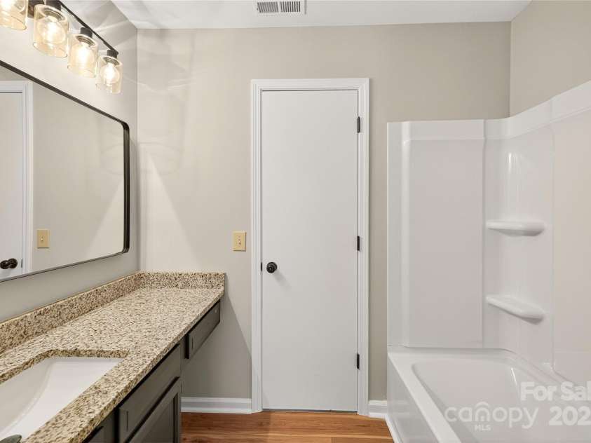 6407 Windsor Gate Lane, Charlotte, NC 28215.  MLS# CAR4322060, YatesRealty ID 1726. 