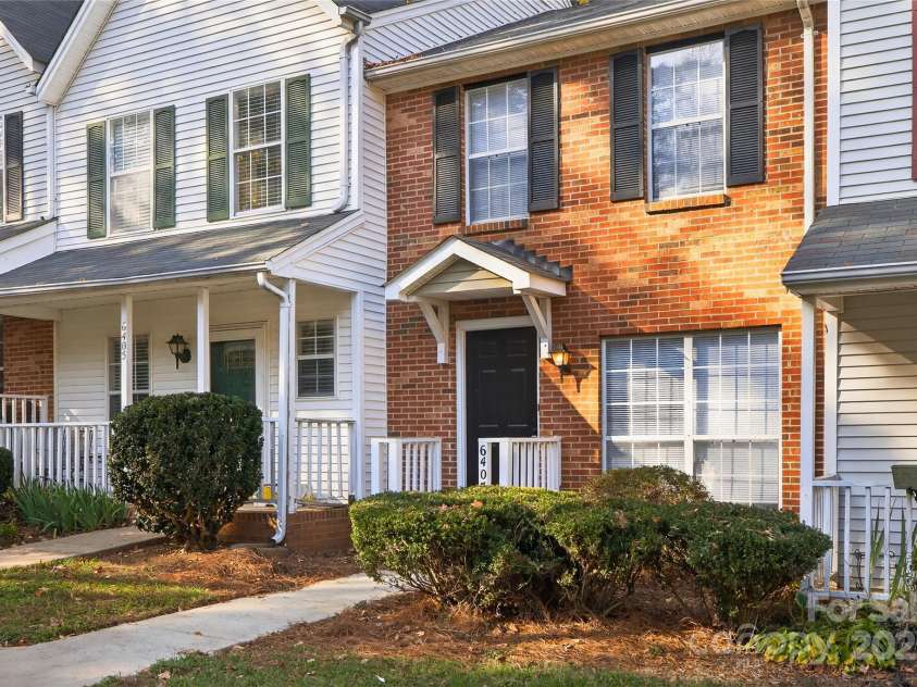 6407 Windsor Gate Lane, Charlotte, NC 28215.  MLS# CAR4322060, YatesRealty ID 1726. 
